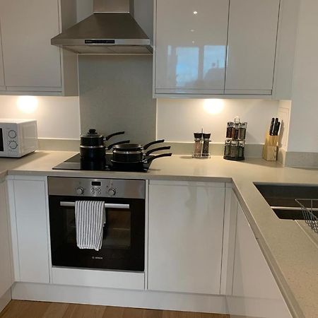 Modern 2 Bed 2 Bath Apartment In Central Croydon! Luaran gambar
