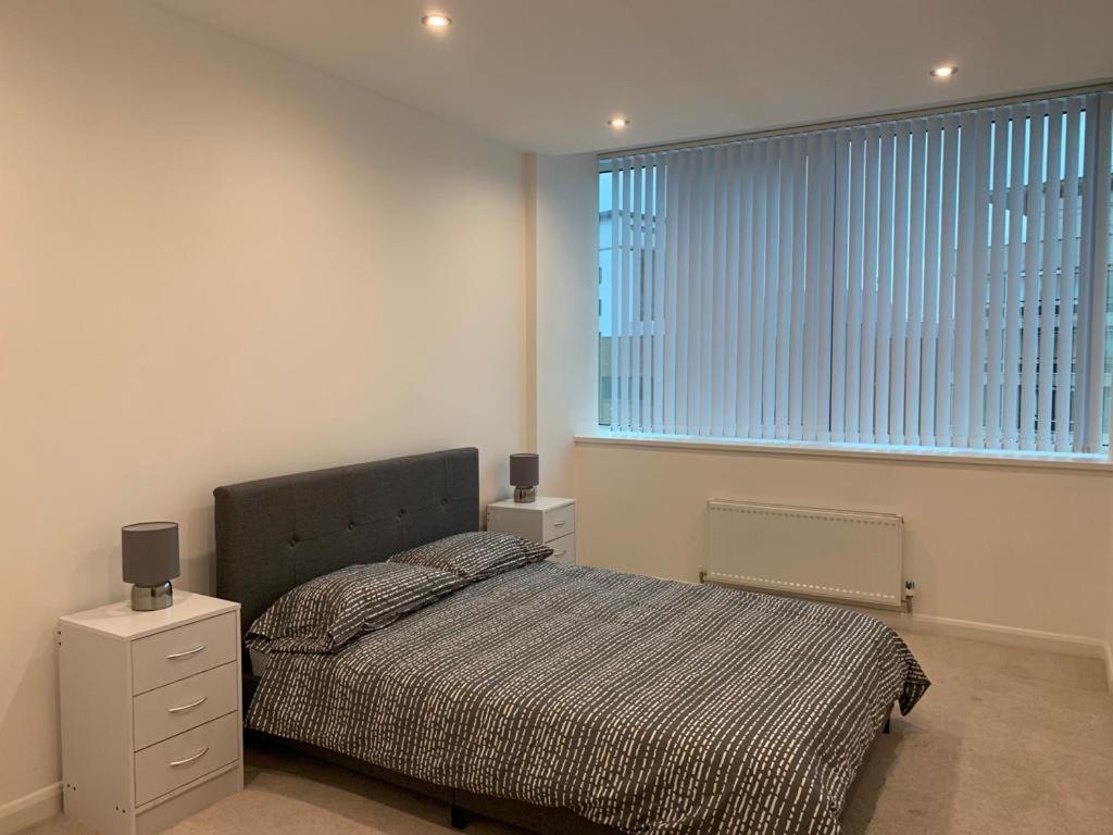 Modern 2 Bed 2 Bath Apartment In Central Croydon! Luaran gambar